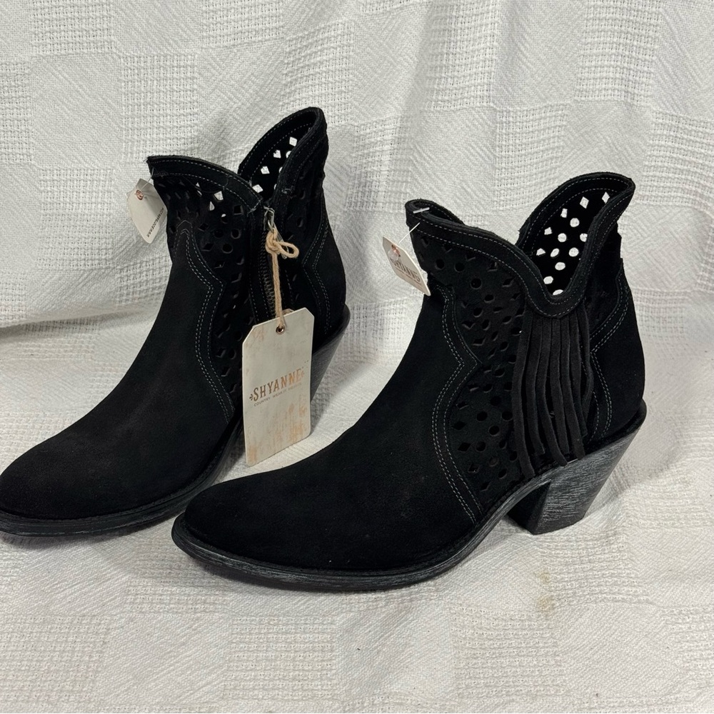 Shyanne Nicki Laser Cut Out Fringed Ankle Boot Black Suede Inside‎ Zip Sz 9 NWT